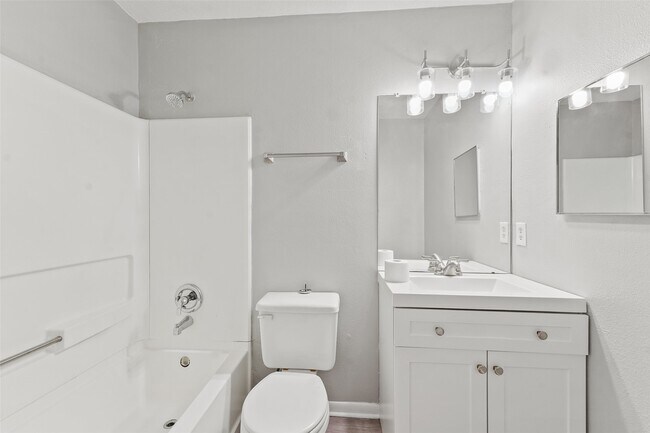 Building Photo - 6011 Beaconridge Dr