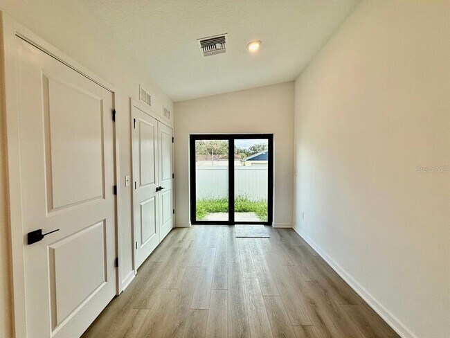 Building Photo - 5745 Helmsman Ct