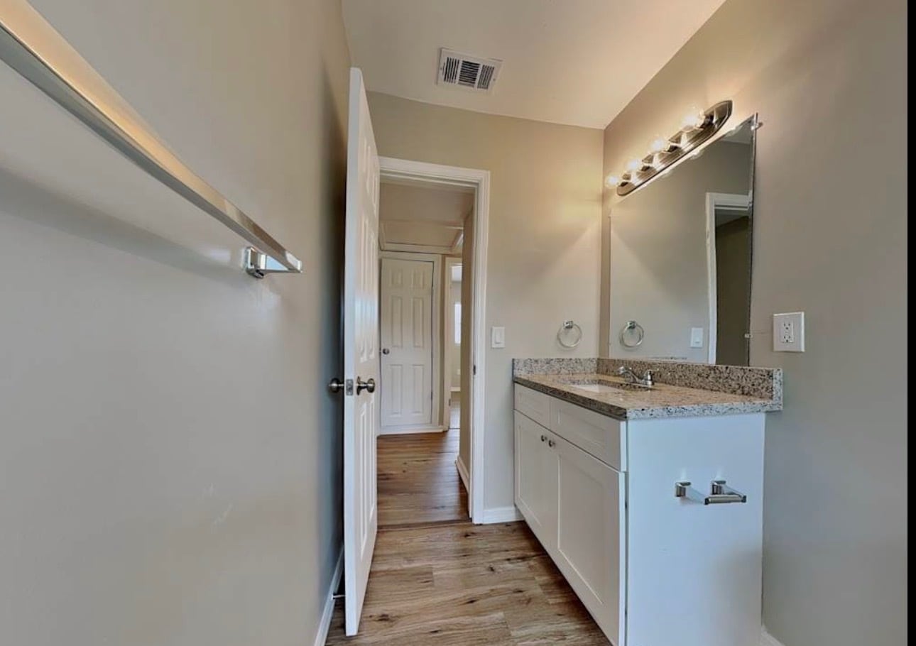 Building Photo - 1704 Newton St