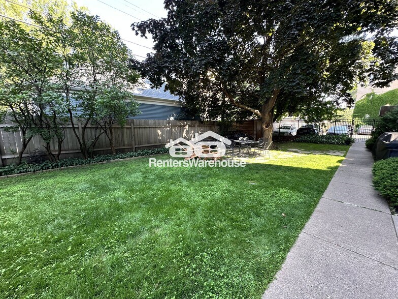 Building Photo - 2417 Emerson Ave S