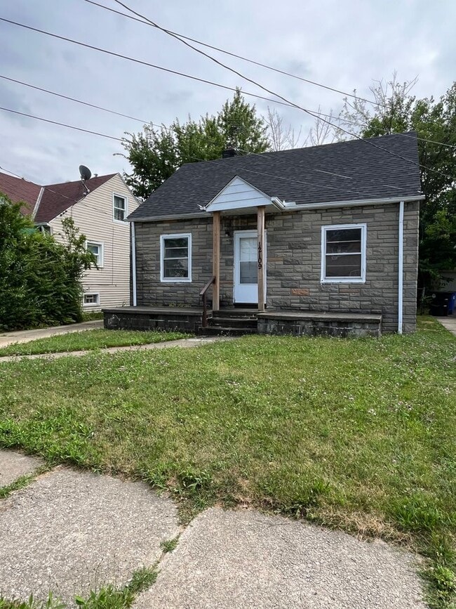 Building Photo - W.130th-Bellaire neighborhood, updated 3 b...