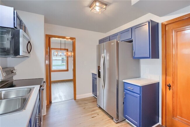 Building Photo - 740 Pershing St