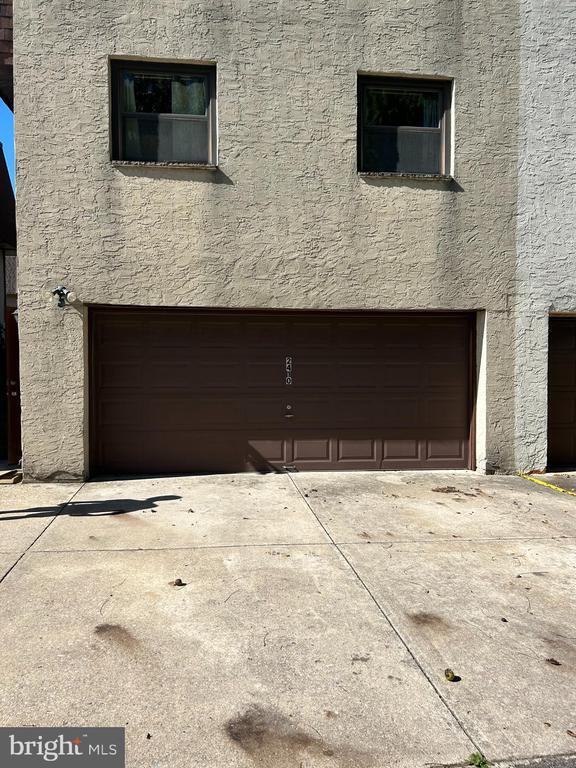 Building Photo - 2410 David Dr