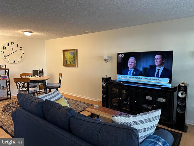 Building Photo - 441 Tomlinson Rd