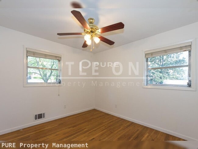 Building Photo - Price Drop Alert!   3 bed 1/5bath Home. Av...
