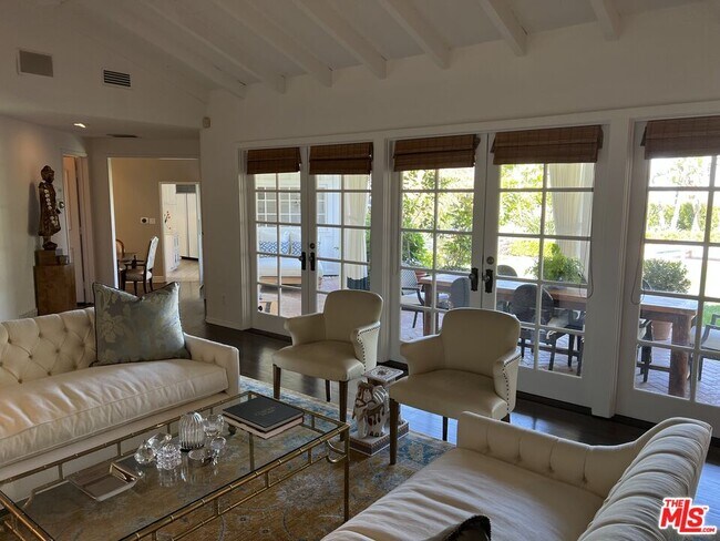 Building Photo - 8050 Mulholland Dr