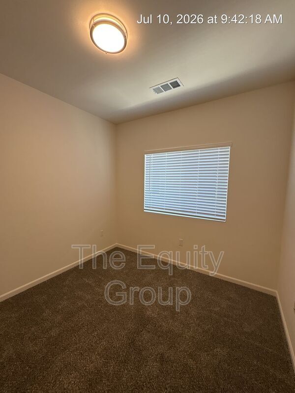 Building Photo - 735 S Pinkham St