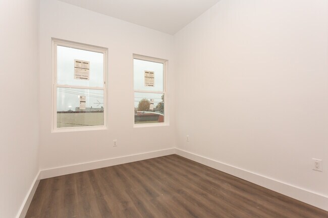 Building Photo - 91 E 21st St