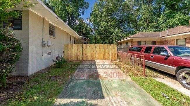 Building Photo - 2715 Barbara Ave
