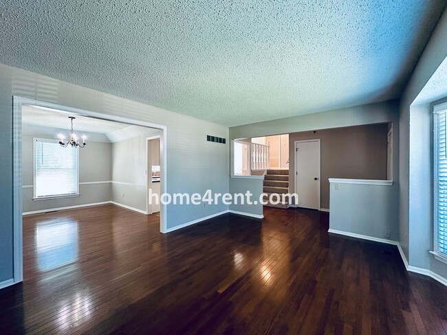 Building Photo - A Beautiful Olathe Home in a Quiet Neighbo...