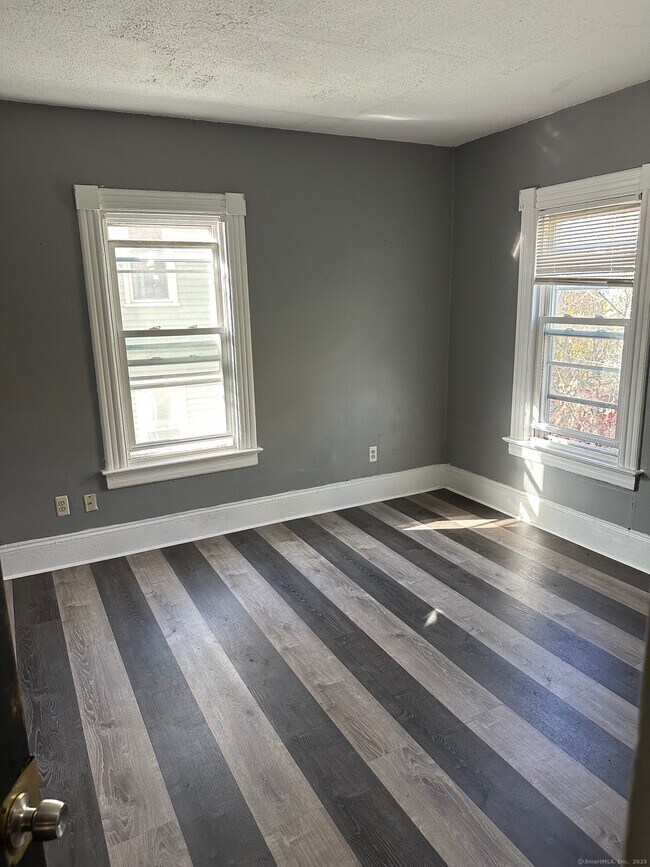 Building Photo - 2 Westland St