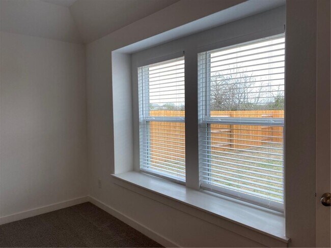 Building Photo - 652 Pheasant Hill Ln