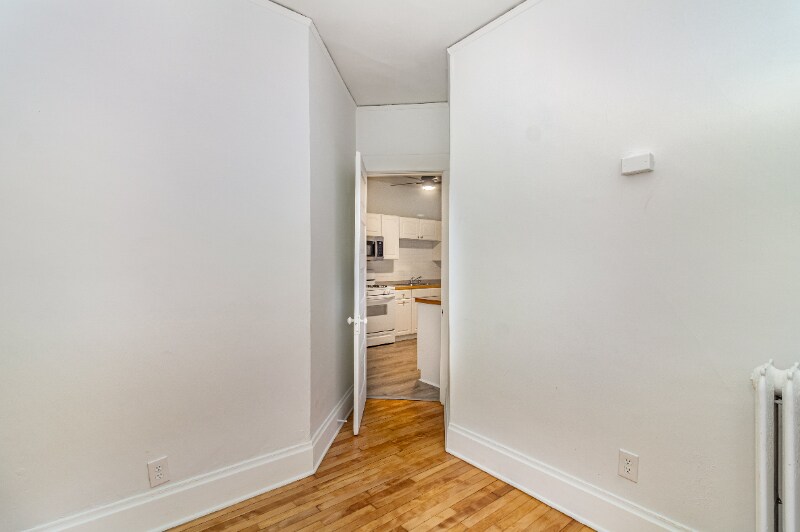 Building Photo - 822 W 35th St