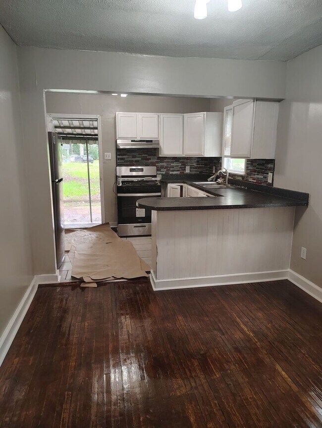 Building Photo - 4638 S McRaven Rd