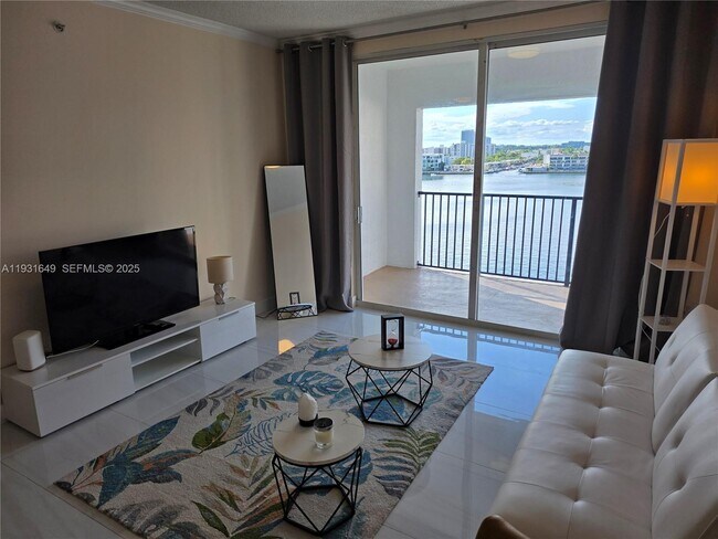 Building Photo - 17150 N Bay Rd