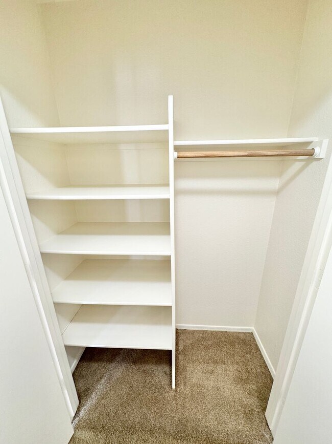 Building Photo - 3 Bedroom 2 Bath Single Level Home In Peor...