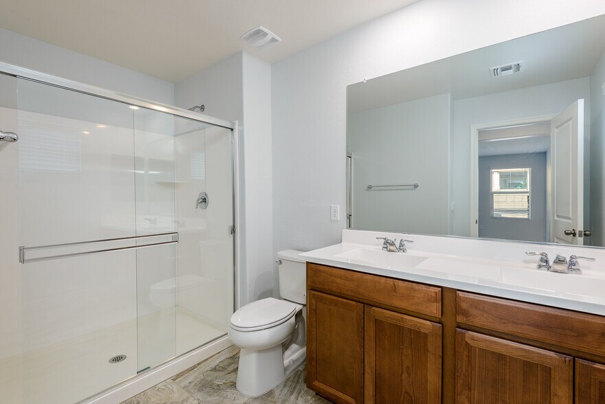 Master Bathroom - 16238 W La Ventilla Way
