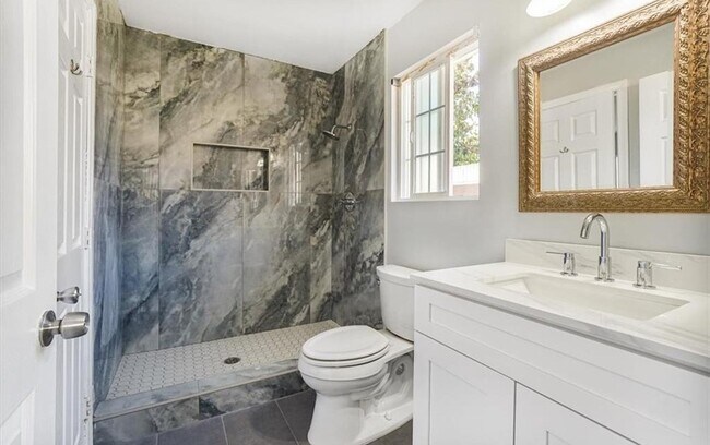 Building Photo - 24121 El Tiradore Cir