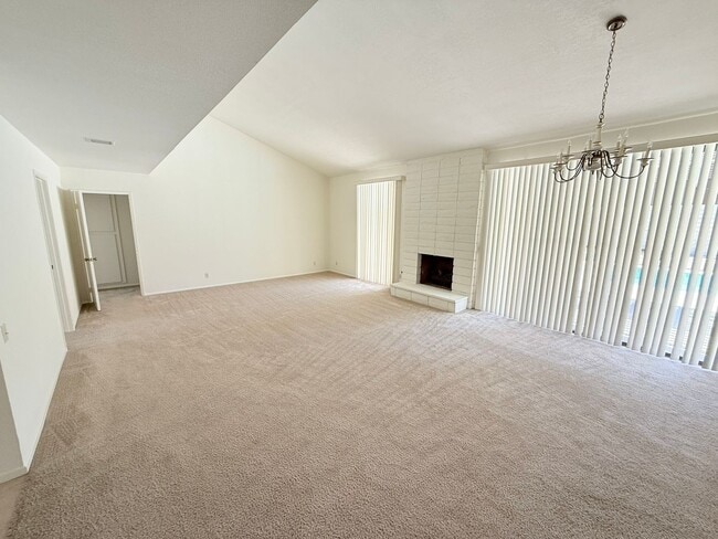 Building Photo - Spacious Pool Home In the Desired Los Comp...