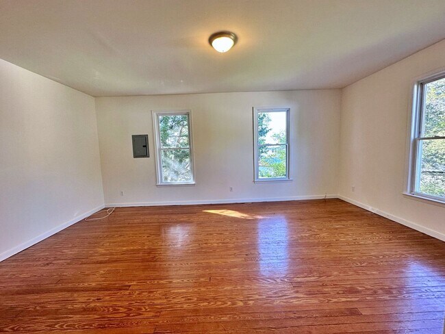 Building Photo - 1208 Avondale Ave