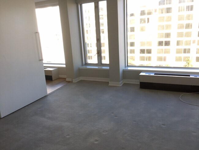 Sun filled bedroom - 1101 3rd St SW