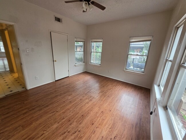 Building Photo - 1226 W Gray St