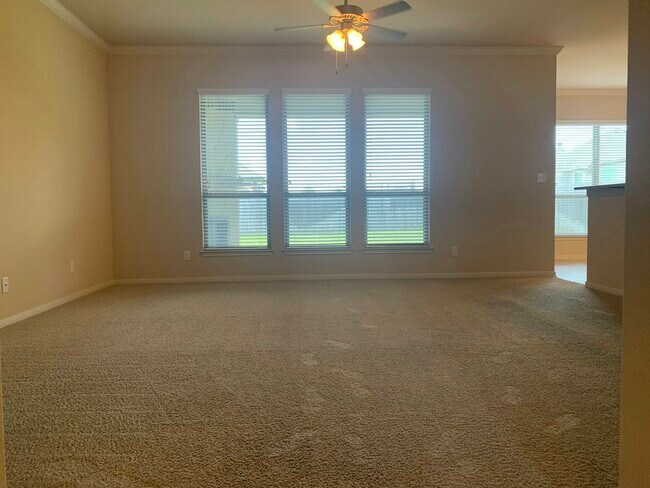 Building Photo - 5607 Markham Dr