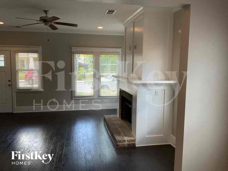 Building Photo - 3330 Sawyer Dr