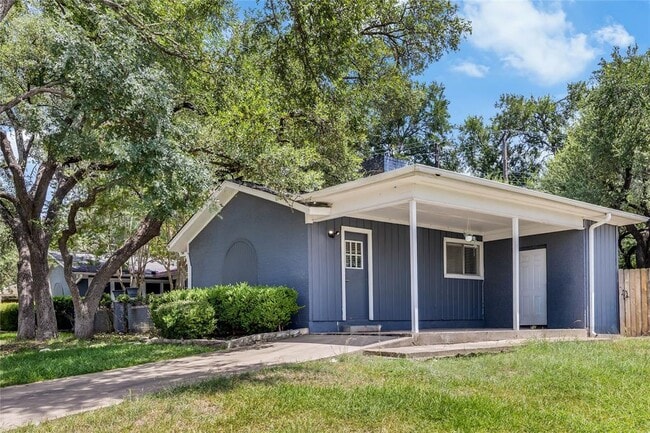 Building Photo - 8803 Westover Club Dr