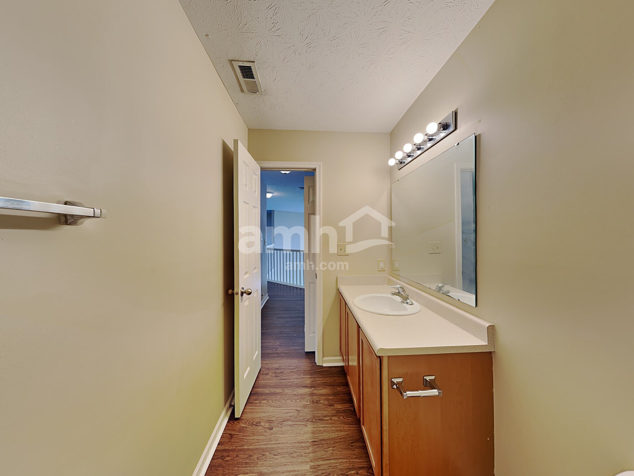 Building Photo - 5633 Rambling Dr