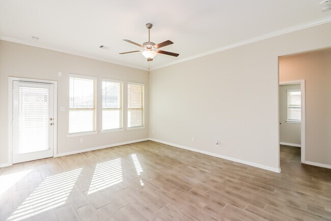 Building Photo - 1648 Breezewood Dr