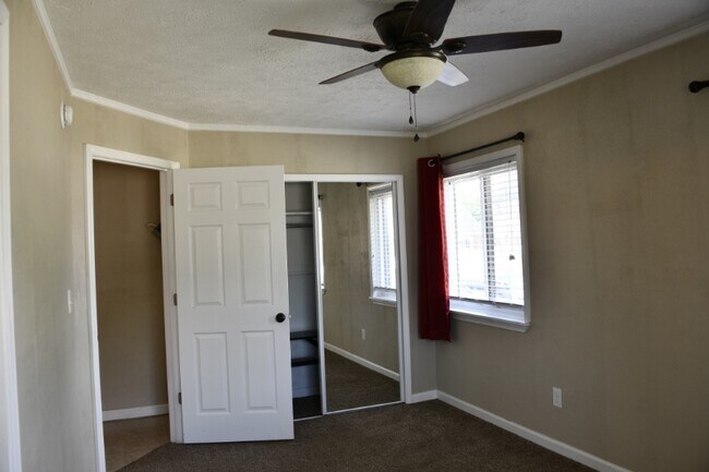 Building Photo - 2039 N Campbell Rd