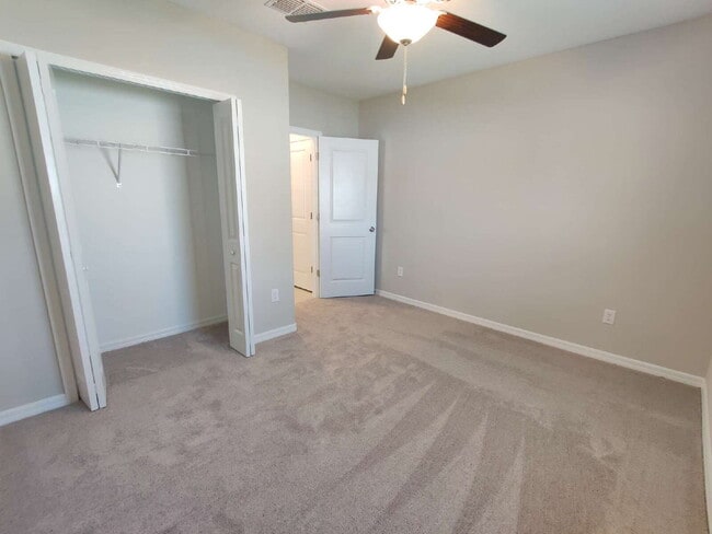 Building Photo - 7115 Samuel Ivy Dr