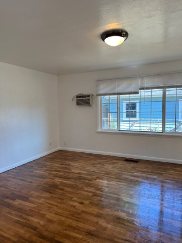 Building Photo - 910 Trosper Rd SW