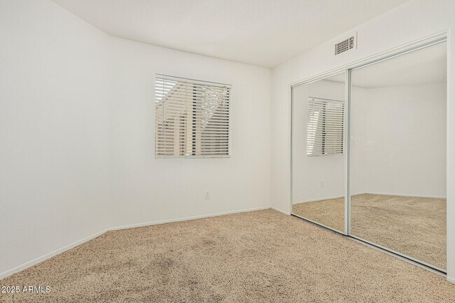 Building Photo - 985 N Granite Reef Rd