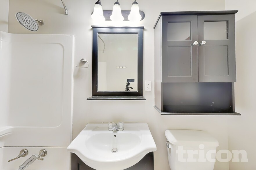 Building Photo - 1811 Inner Cir Dr