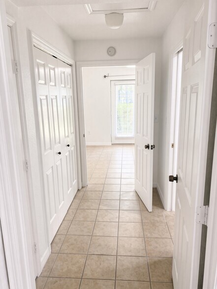 Building Photo - 634 Cohen Way