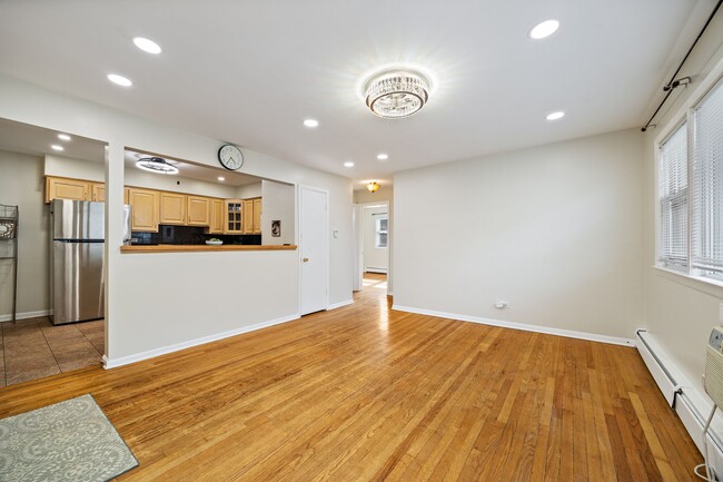 Building Photo - 929 S Oak Park Ave