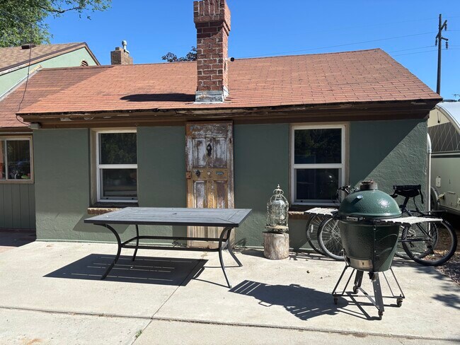 Building Photo - 174 E Pioneer Ave