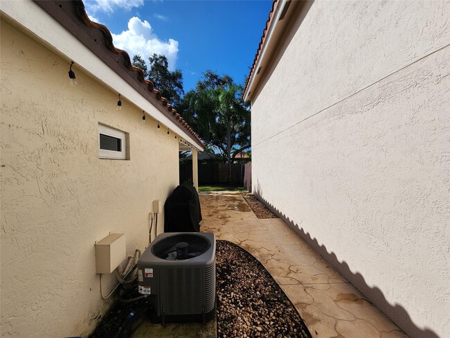 Building Photo - 1303 Seagrape Cir