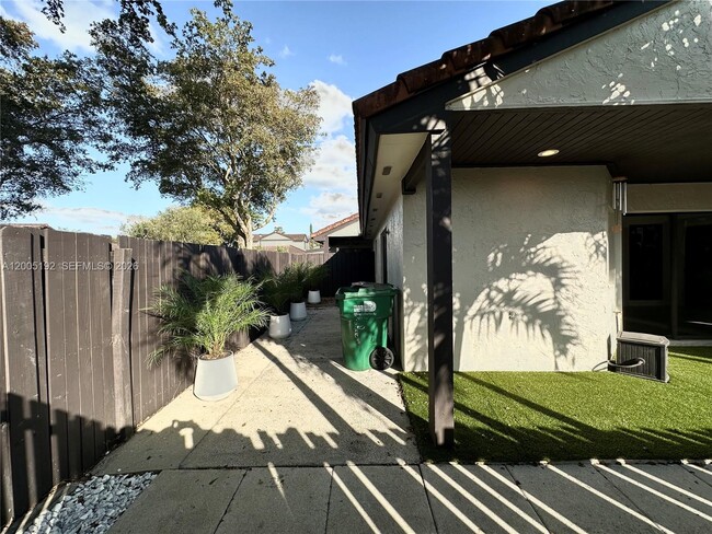 Building Photo - 4840 SW 149th Ct