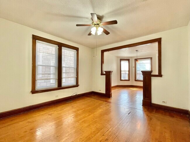 Building Photo - 2923 N Springfield Ave