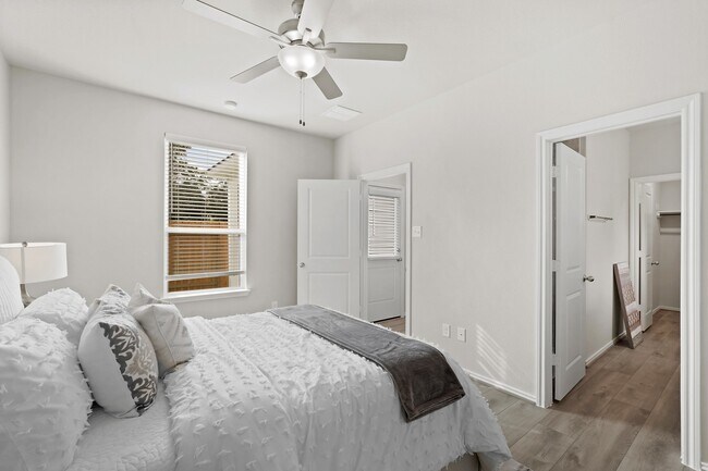 Building Photo - 1409 Acorn Mdw St