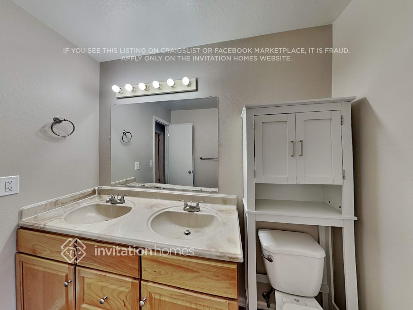 Building Photo - 11269 E Center Ave