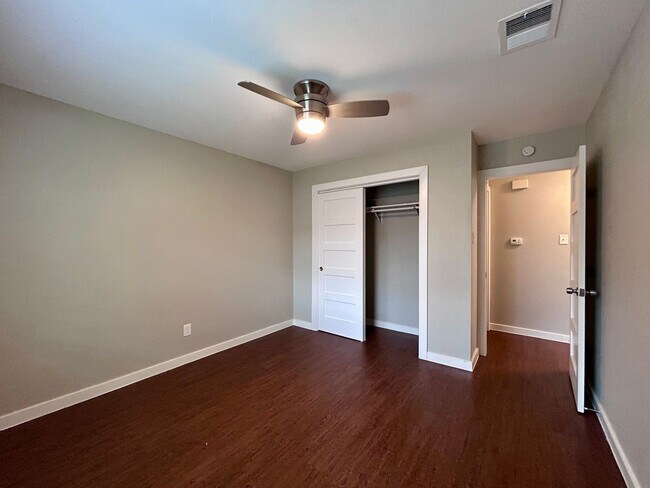 Building Photo - 1900 Gracy Farms Ln