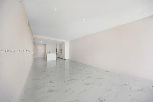 Building Photo - 700 NE 24th St