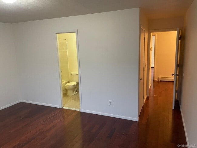 Building Photo - 7 Dune Ct