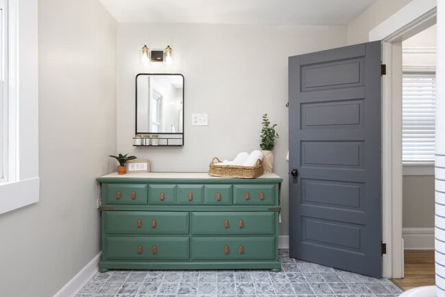 Building Photo - 713 Crosby St