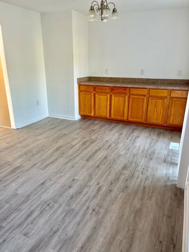 Building Photo - Gorgeous Spotsylvania Townhouse