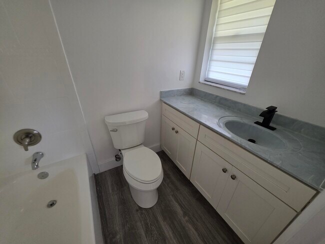Building Photo - 718 Whippoorwill Ln